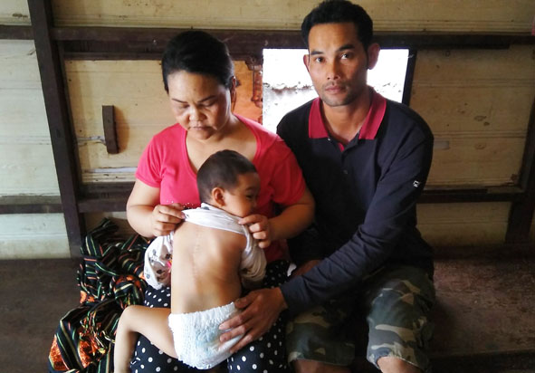 Hoàn cảnh khó khăn của một em bé bị ung thư